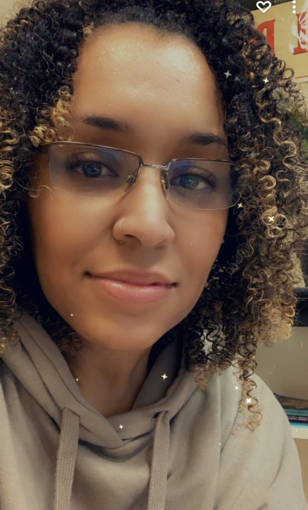 Taina Smits Biography 